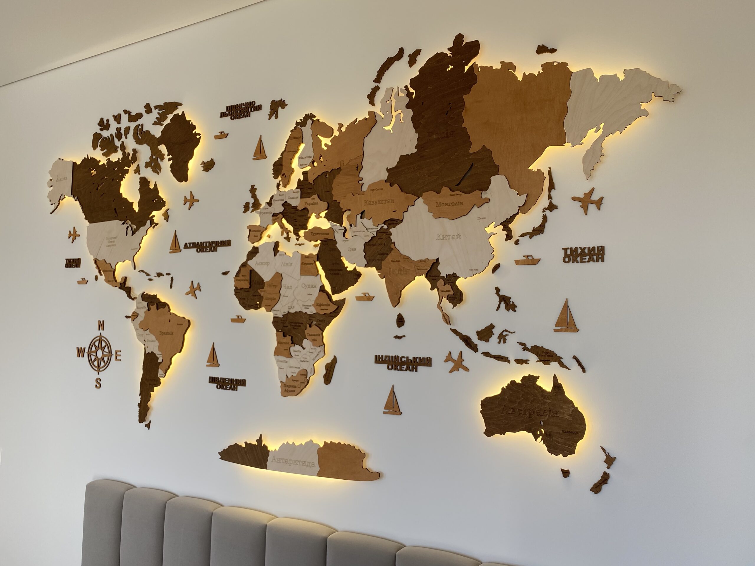 Дерев'яні карти світу: ідеальний подарунок для мандрівників