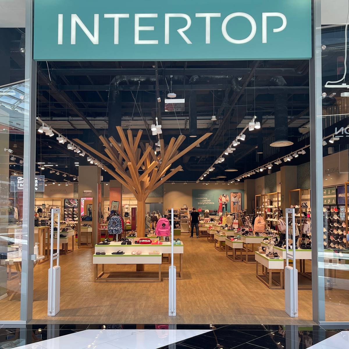 Одяг та аксесуари світових брендів: як обирати розумно і з задоволенням