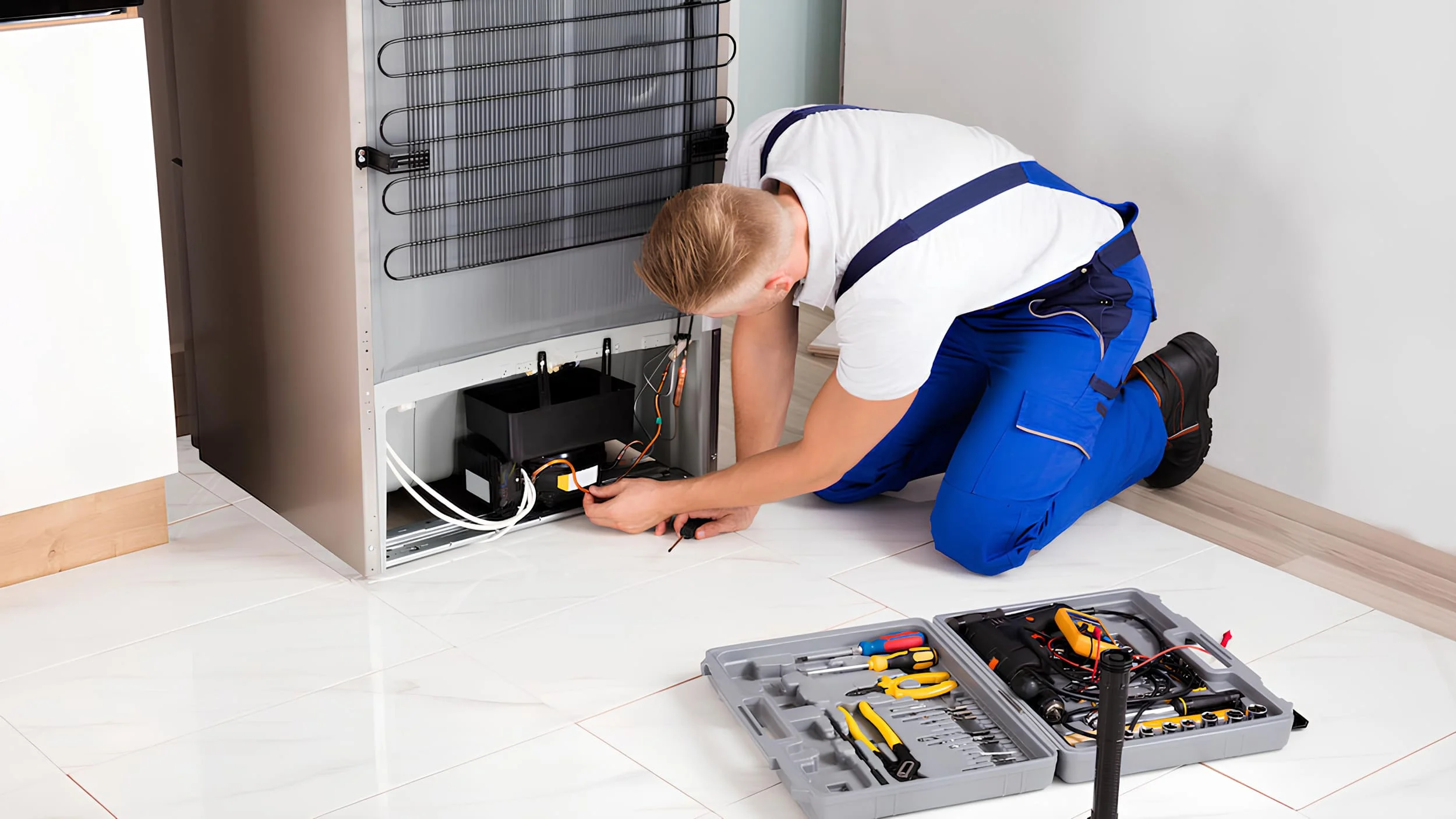 Ремонт холодильника: когда чинить, а когда менять