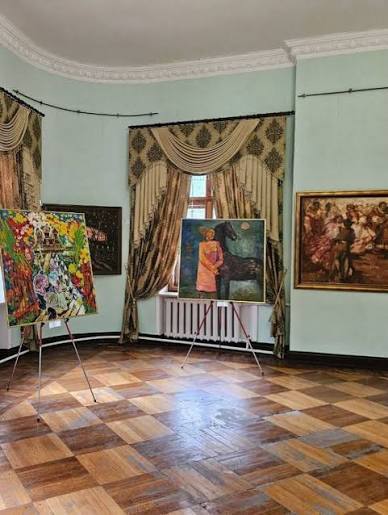 Митці з різних регіонів України на виставці «Миттєвості натхнення»